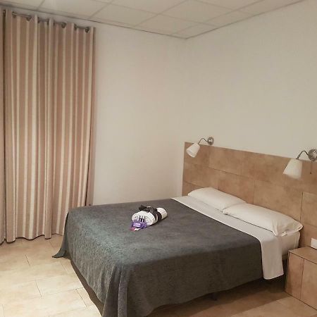 Hostal Martinval Barcelona Exterior photo