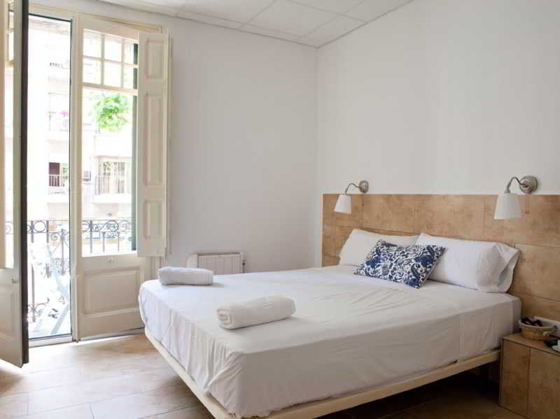 Hostal Martinval Barcelona Exterior photo