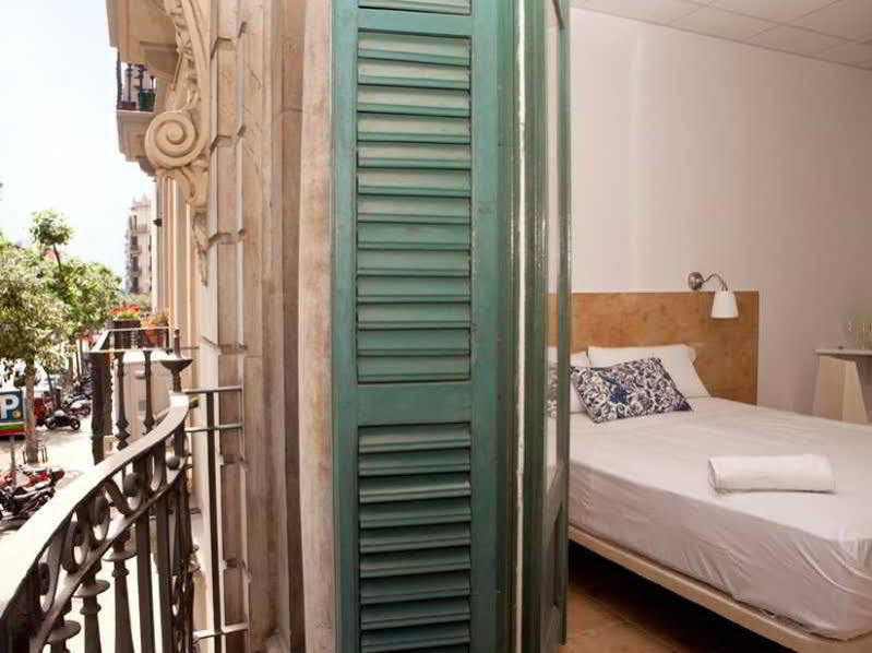 Hostal Martinval Barcelona Exterior photo